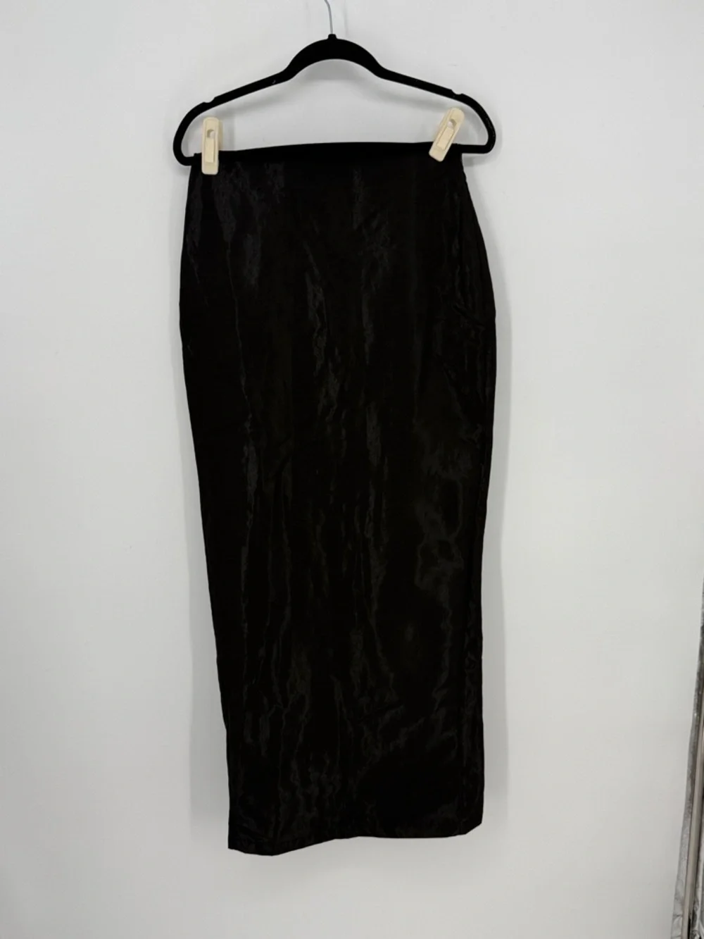 NWT MISSGUIDED Big Bow Detail Back Shiny Bodycon Maxi Skirt SIZE M - Picture 3 of 7